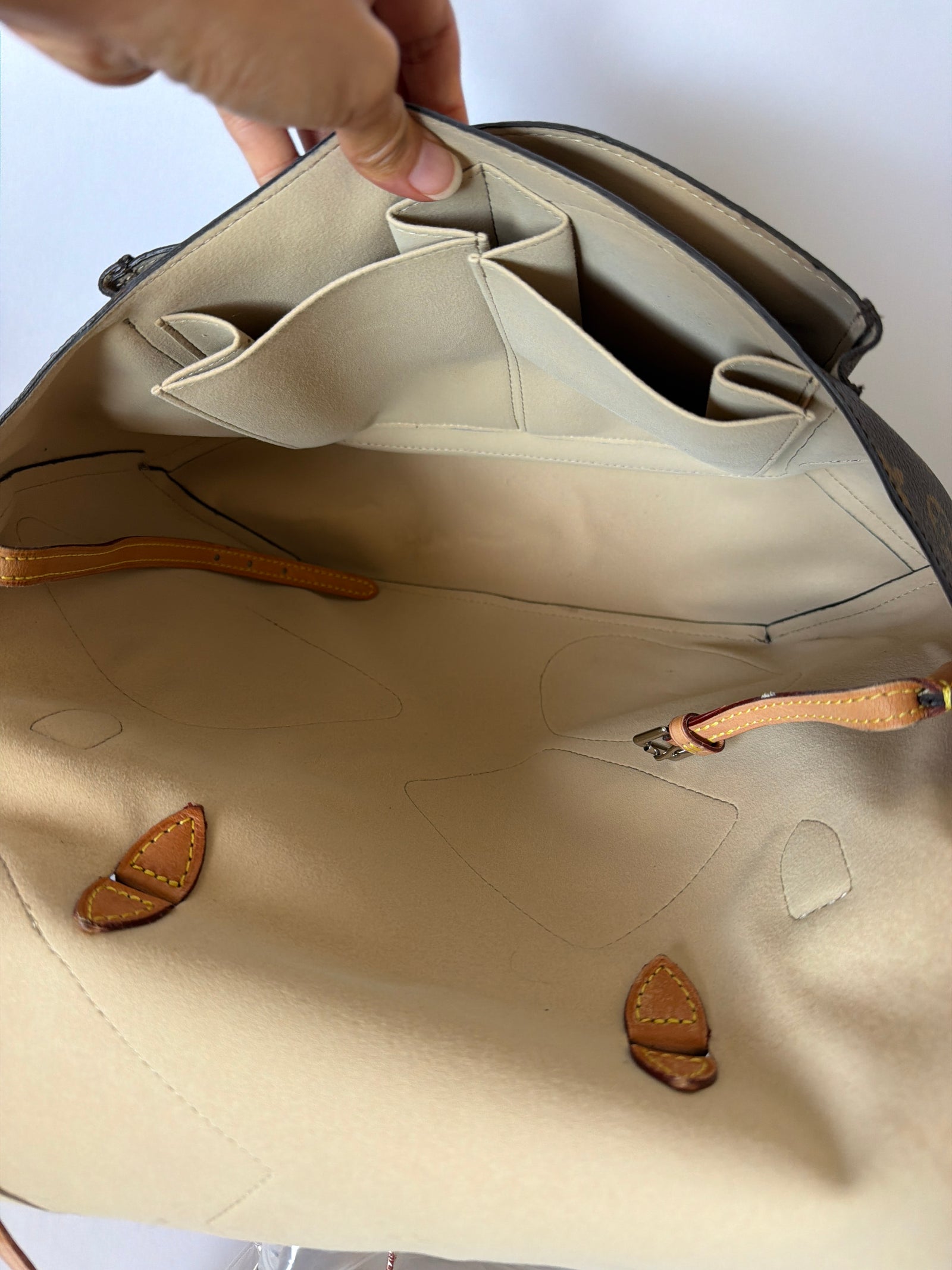 Louis Vuitton Cindy Sherman Camera Messenger Bag Brown Monogram Canvas 2014 Silver-Tone Hardware