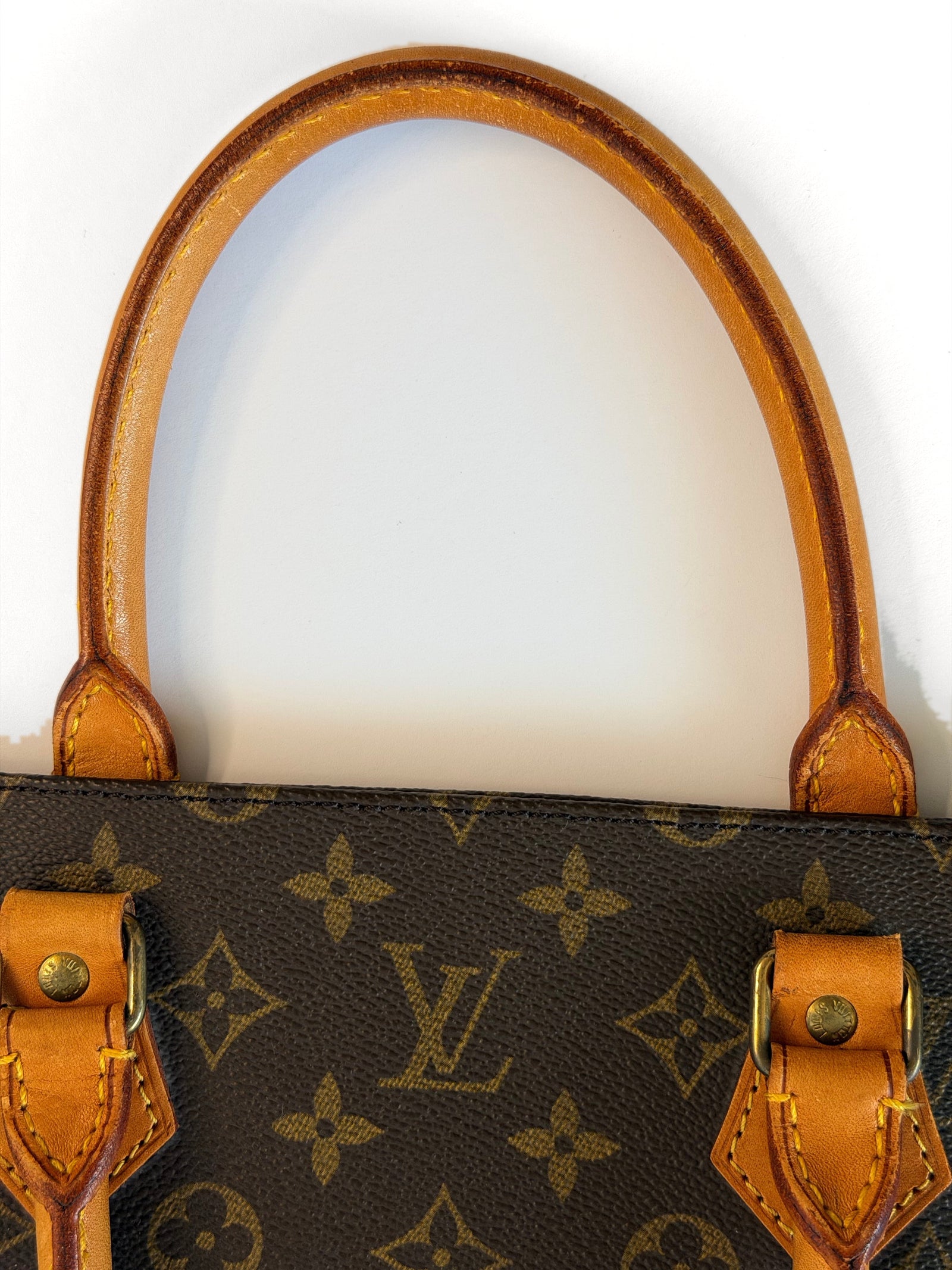 Louis Vuitton Monogram Sac Plat Tote Bag M51140 handle attachment detail on TTS pearl-white background